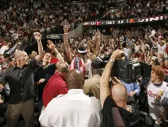 开云app下载-克里夫兰骑士迎社区盾关键赛，集结日造点机会，管理层满意，纪律约束更严格(克利夫兰骑士队的比赛视频)